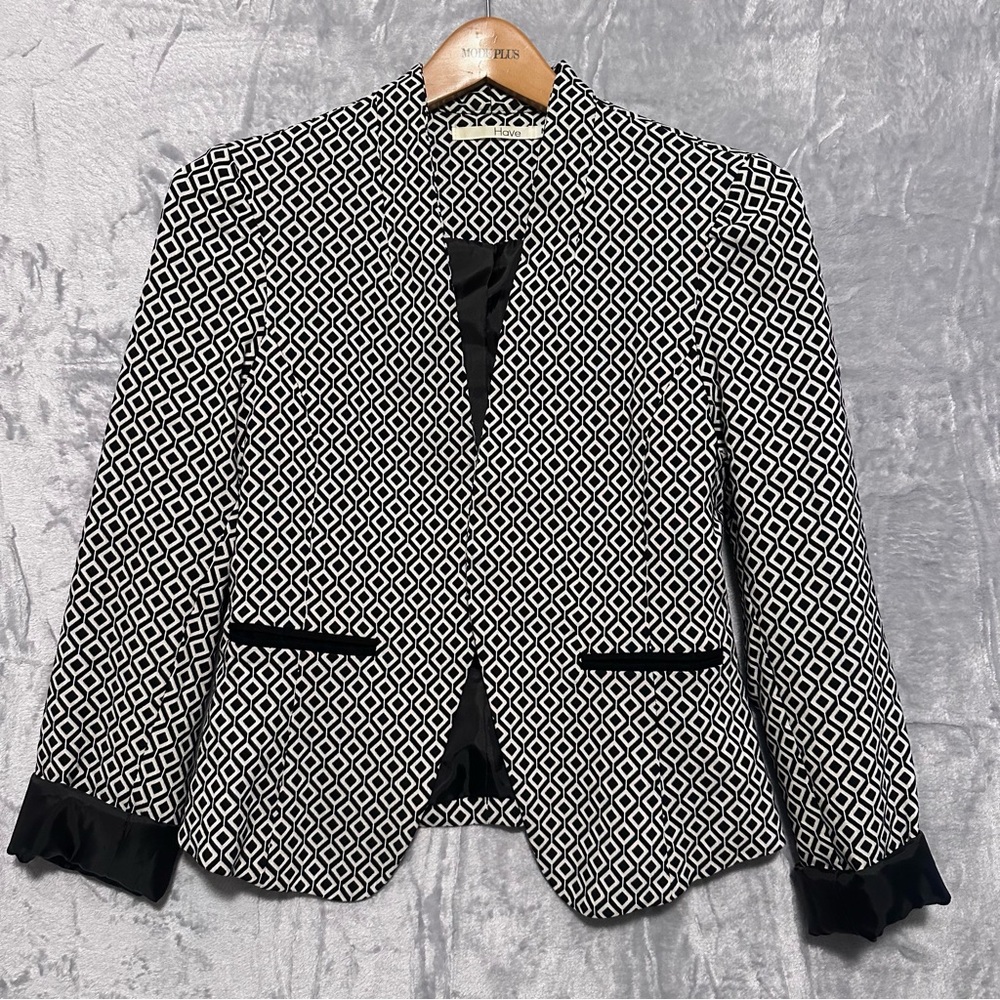 Black and White Geometric Women’s Blazer Jacket Size Medium